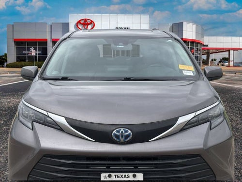 2024 Toyota Sienna XLE 8 Passenger