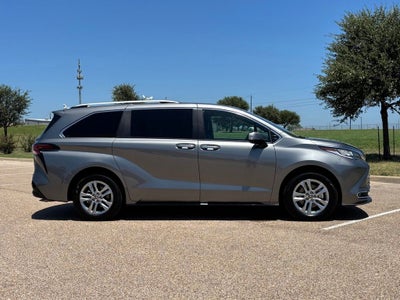 2026 Toyota Sienna Limited 7 Passenger