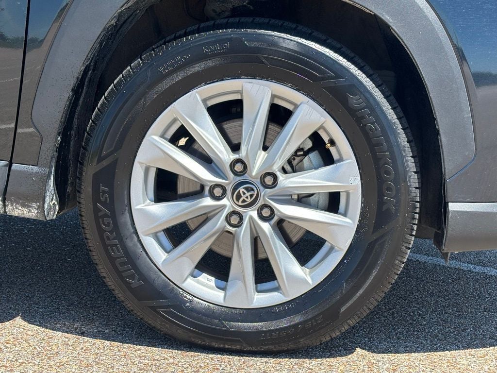 2024 Toyota Corolla Cross LE