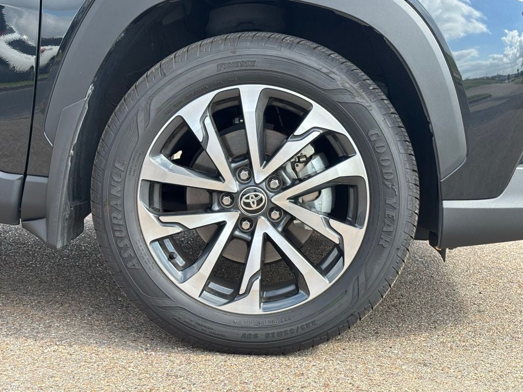2025 Toyota Corolla Cross XLE