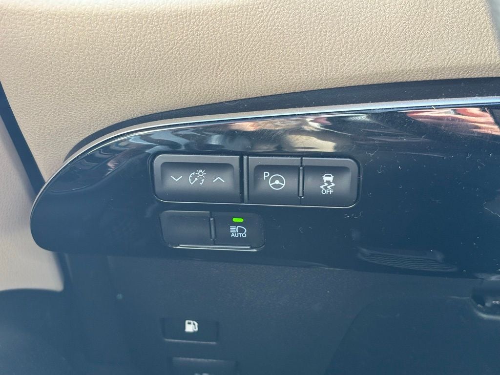 2022 Toyota Prius LE