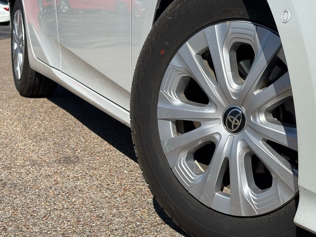 2022 Toyota Prius LE