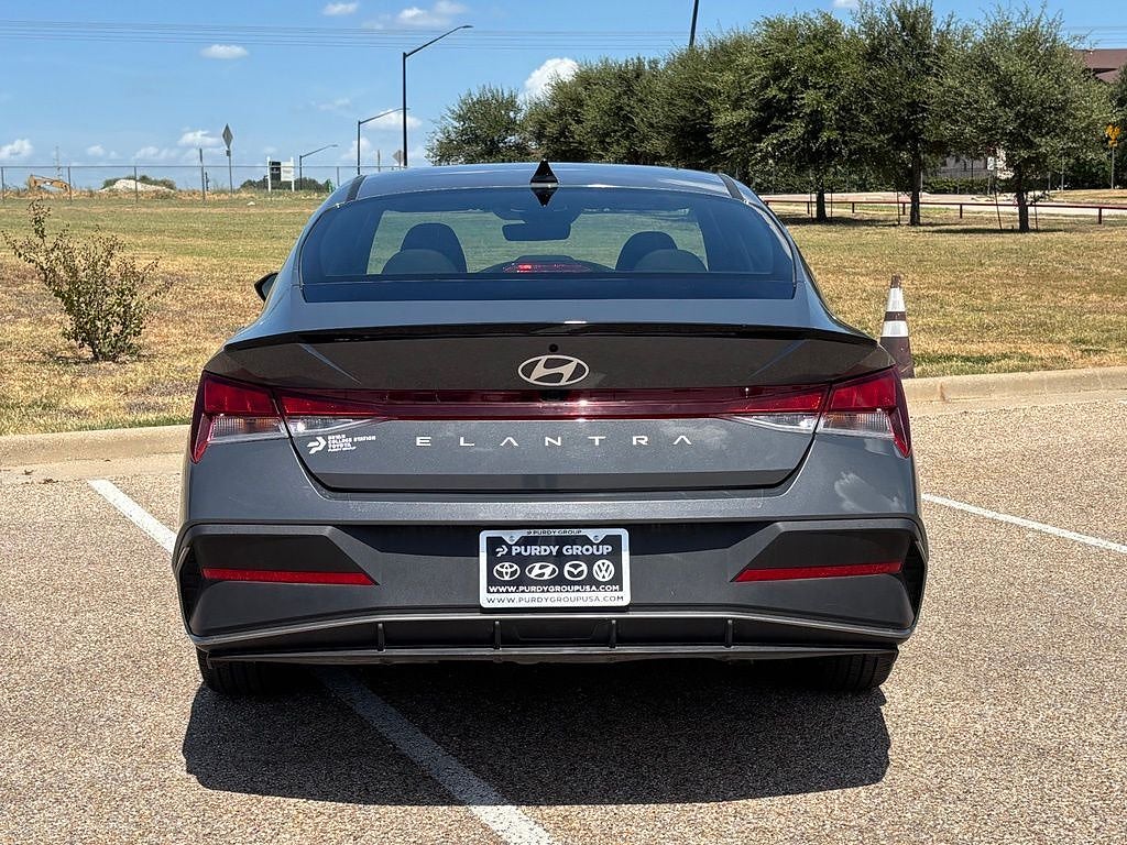 2025 Hyundai Elantra SEL Sport