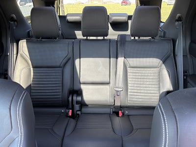 2024 Land Rover Discovery P300 Dynamic SE