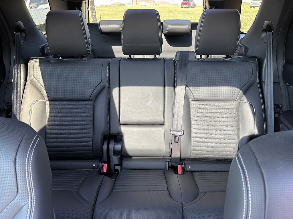 2024 Land Rover Discovery P300 Dynamic SE