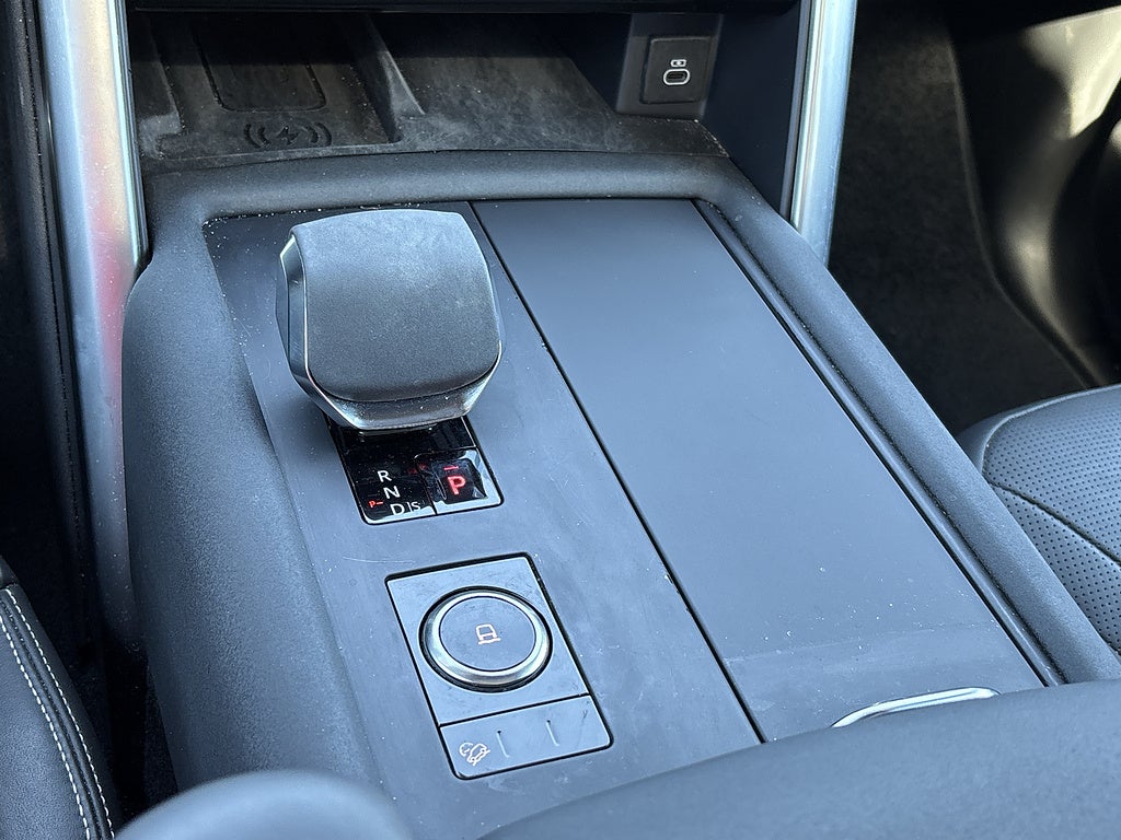 2024 Land Rover Discovery P300 Dynamic SE