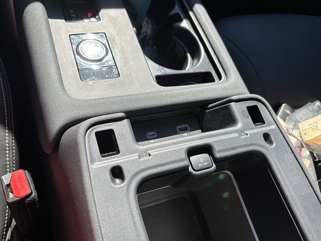 2024 Land Rover Discovery P300 Dynamic SE
