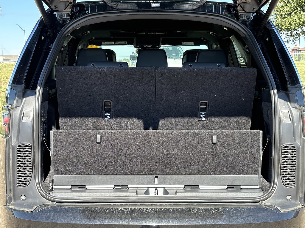 2024 Land Rover Discovery P300 Dynamic SE