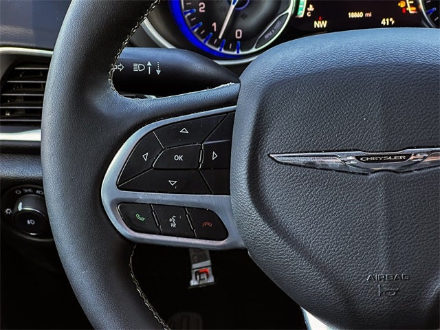 2025 Chrysler Pacifica Select