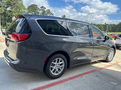 2022 Chrysler Voyager LX