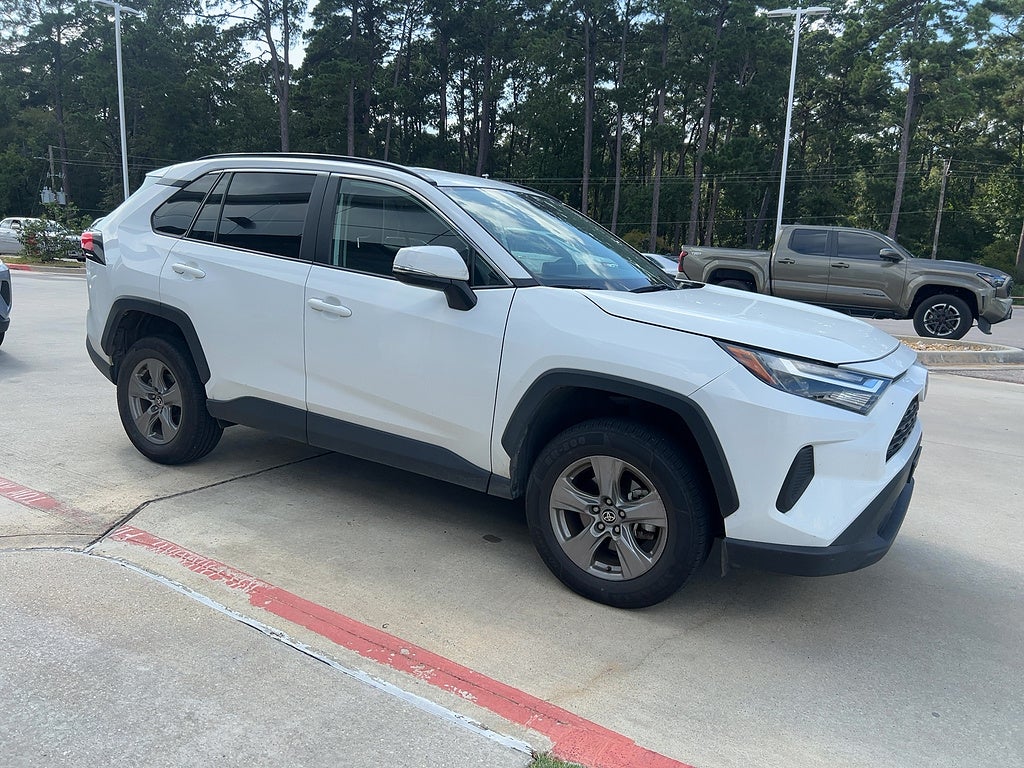 2025 Toyota RAV4 XLE