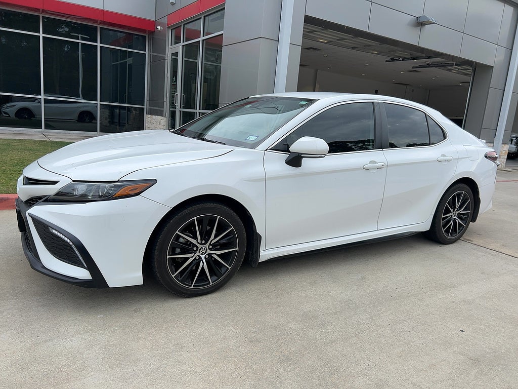 2024 Toyota Camry SE