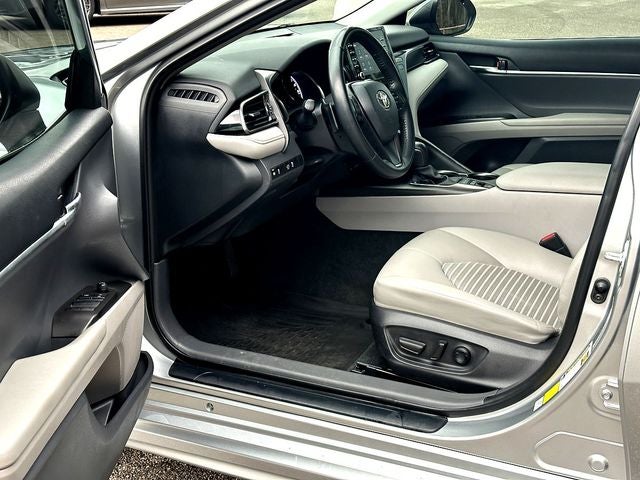 2022 Toyota Camry Hybrid SE