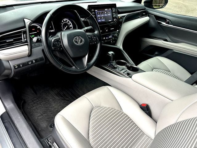 2022 Toyota Camry Hybrid SE