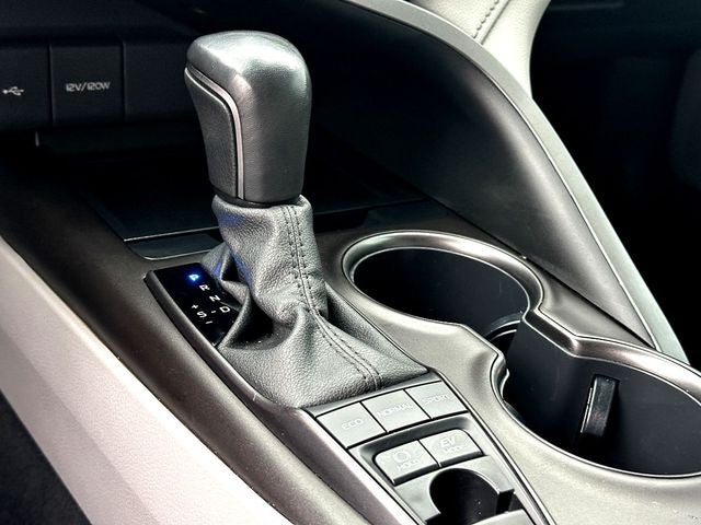 2022 Toyota Camry Hybrid SE