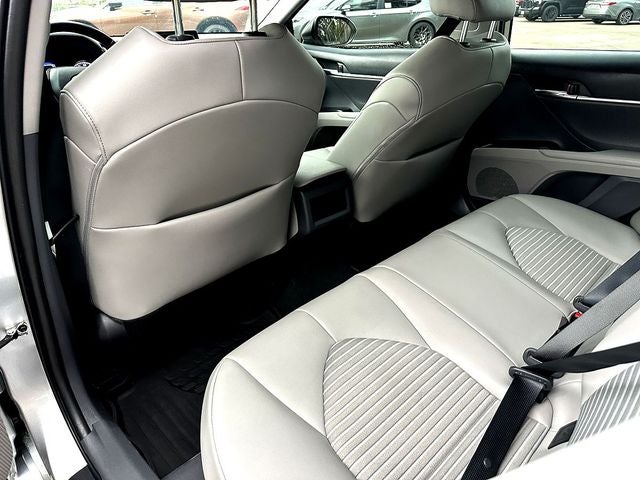 2022 Toyota Camry Hybrid SE