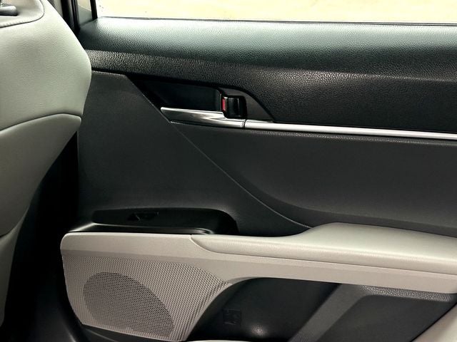 2022 Toyota Camry Hybrid SE