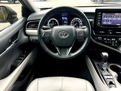 2022 Toyota Camry Hybrid SE
