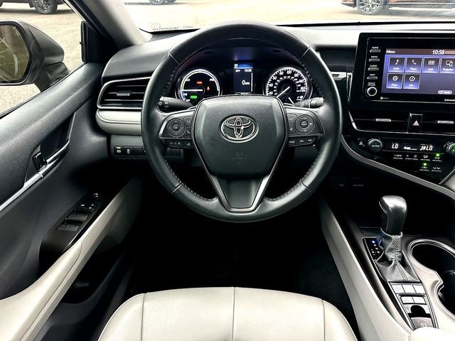 2022 Toyota Camry Hybrid SE