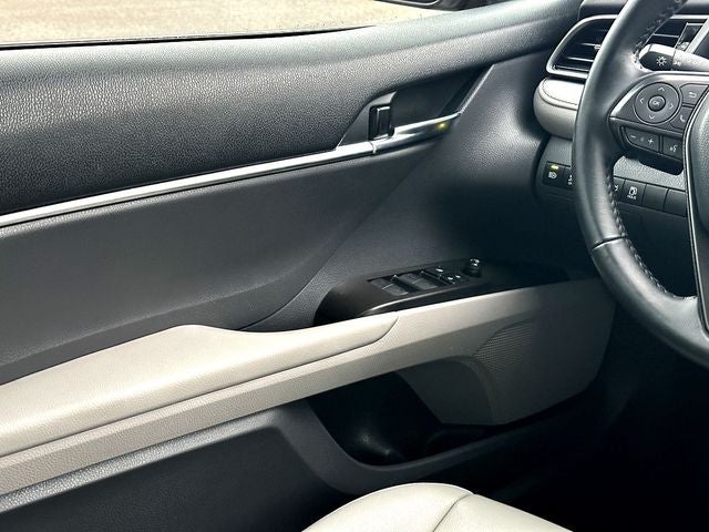 2022 Toyota Camry Hybrid SE