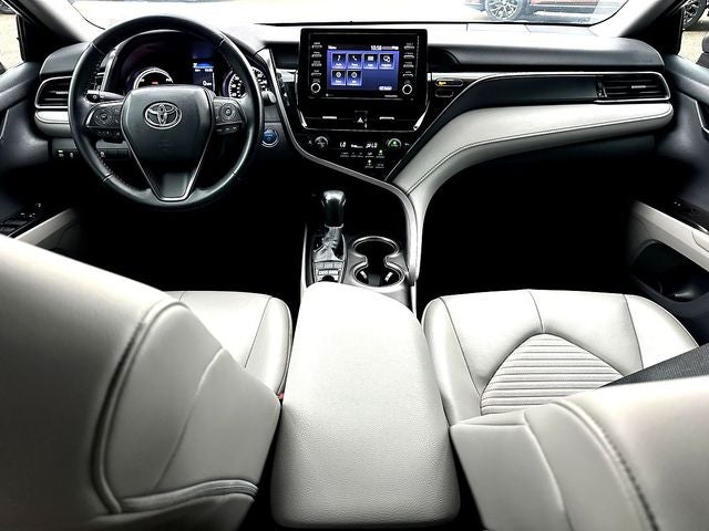 2022 Toyota Camry Hybrid SE