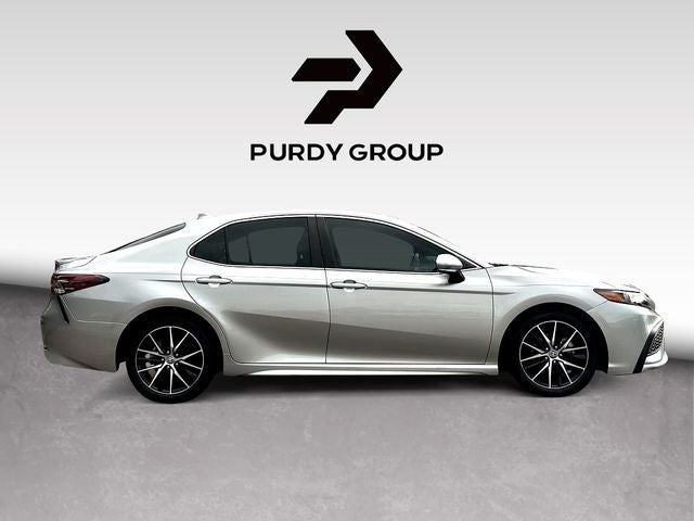 2022 Toyota Camry Hybrid SE