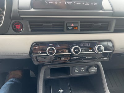 2023 Honda Pilot EX-L w/Rear Captain's Chairs