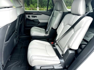 2023 Honda Pilot EX-L w/Rear Captain's Chairs