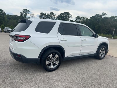 2023 Honda Pilot EX-L w/Rear Captain's Chairs