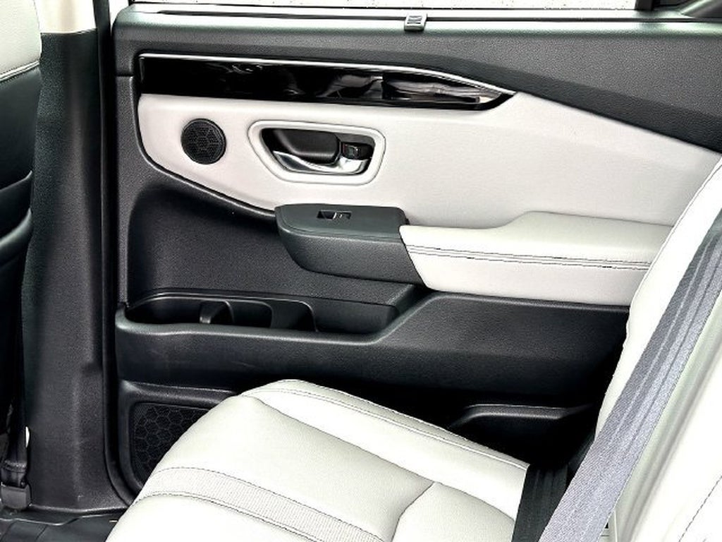 2023 Honda Pilot EX-L w/Rear Captain's Chairs