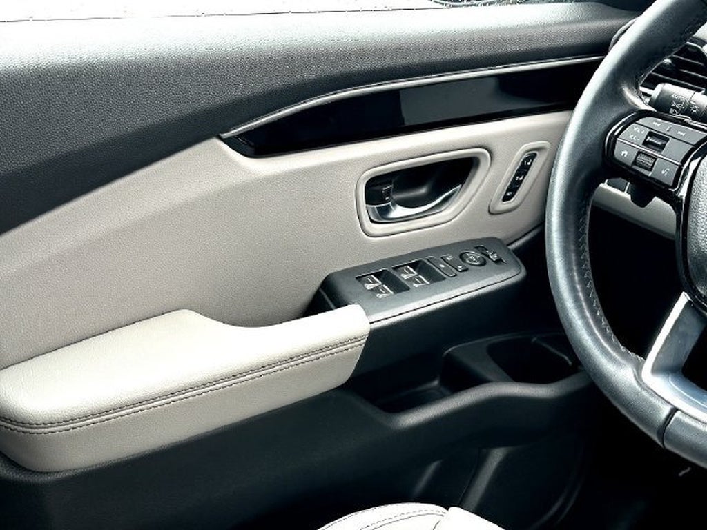 2023 Honda Pilot EX-L w/Rear Captain's Chairs