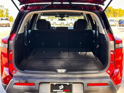 2024 Nissan Pathfinder SV