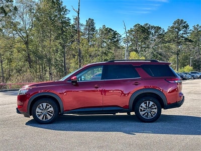 2024 Nissan Pathfinder SV