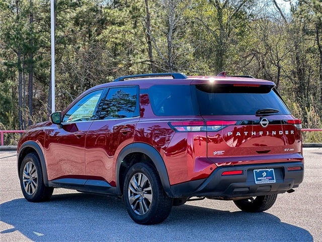 2024 Nissan Pathfinder SV