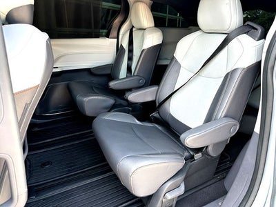 2023 Toyota Sienna XSE 7 Passenger
