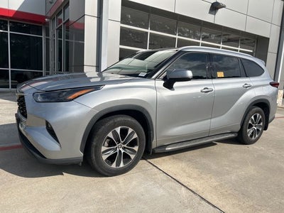 2022 Toyota Highlander Hybrid XLE