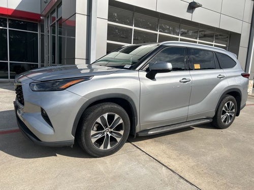 2022 Toyota Highlander Hybrid XLE