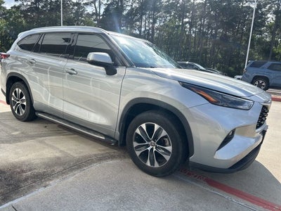 2022 Toyota Highlander Hybrid XLE