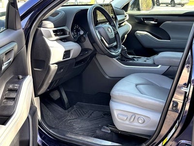 2025 Toyota Highlander Hybrid XLE