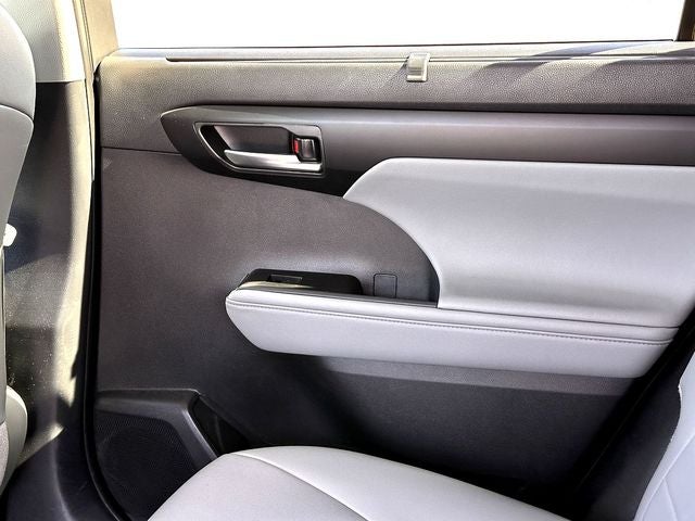 2025 Toyota Highlander Hybrid XLE