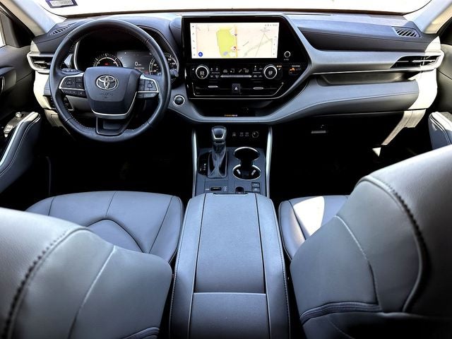 2025 Toyota Highlander Hybrid XLE
