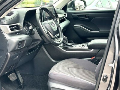 2024 Toyota Highlander LE