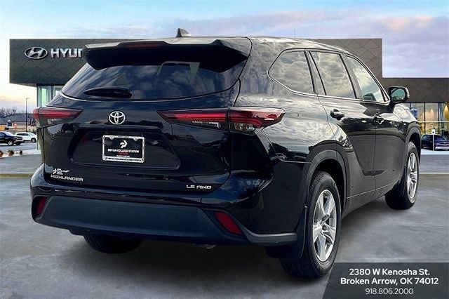 2024 Toyota Highlander LE
