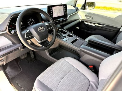 2021 Toyota Sienna LE 8 Passenger