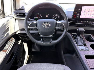 2021 Toyota Sienna LE 8 Passenger