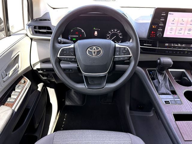 2021 Toyota Sienna LE 8 Passenger