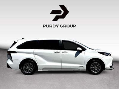 2021 Toyota Sienna LE 8 Passenger