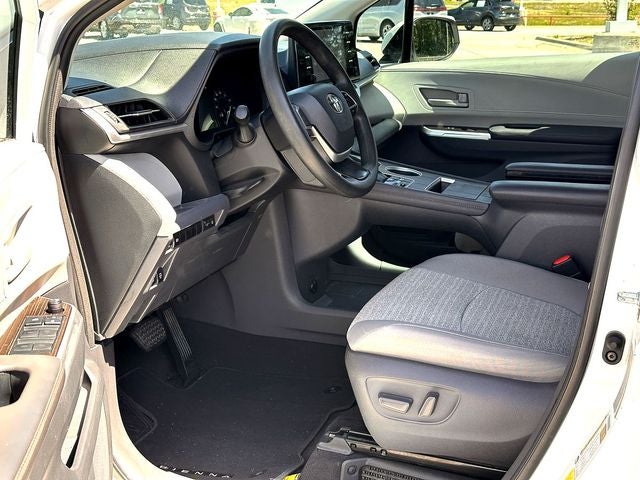 2021 Toyota Sienna LE 8 Passenger