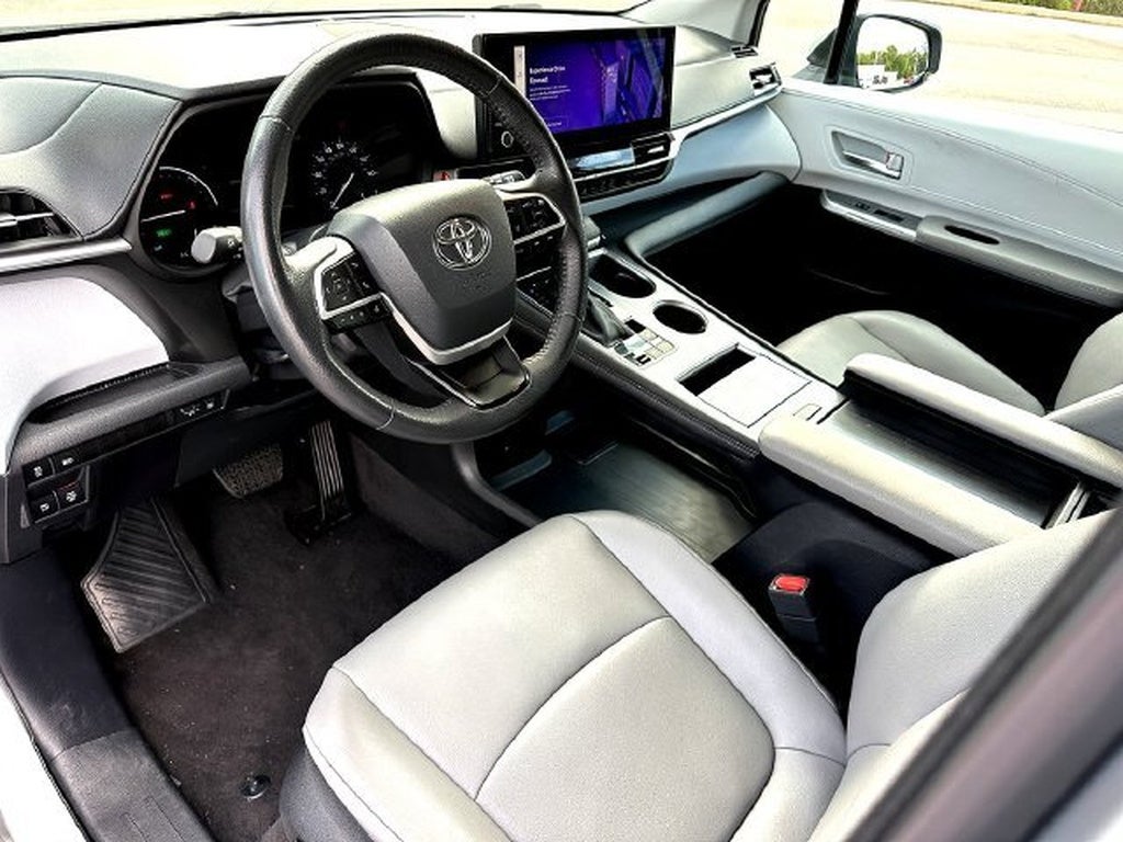 2025 Toyota Sienna XLE 8-Passenger
