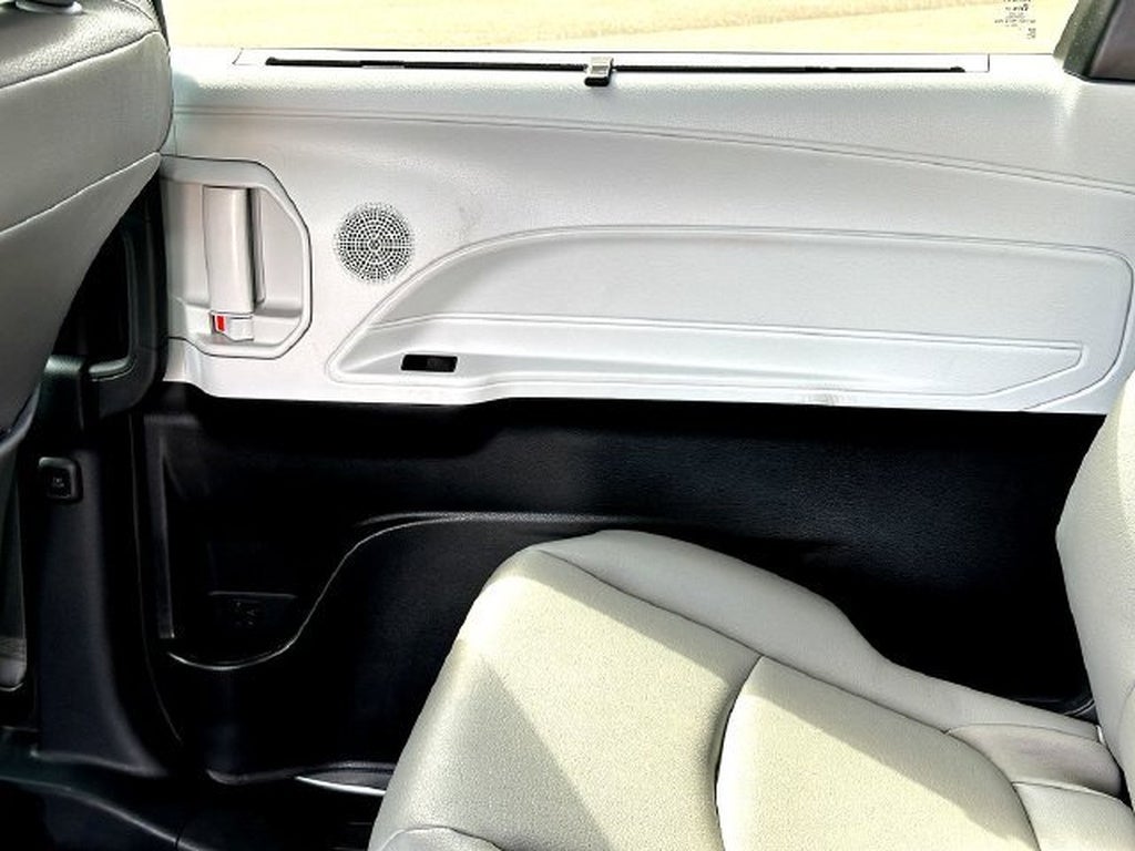 2025 Toyota Sienna XLE 8-Passenger